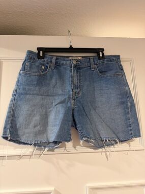 Women’s Levi’s 515 Denim Cutoff Shorts - Light Blue Fray Hem Size 10